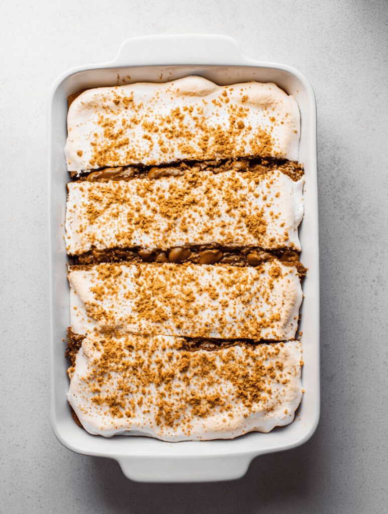 S'mores Graham Cracker Marshmallow Dump Cake 13 1159948b e3bb 434d a108 4bfc7e0f1937 resultat
