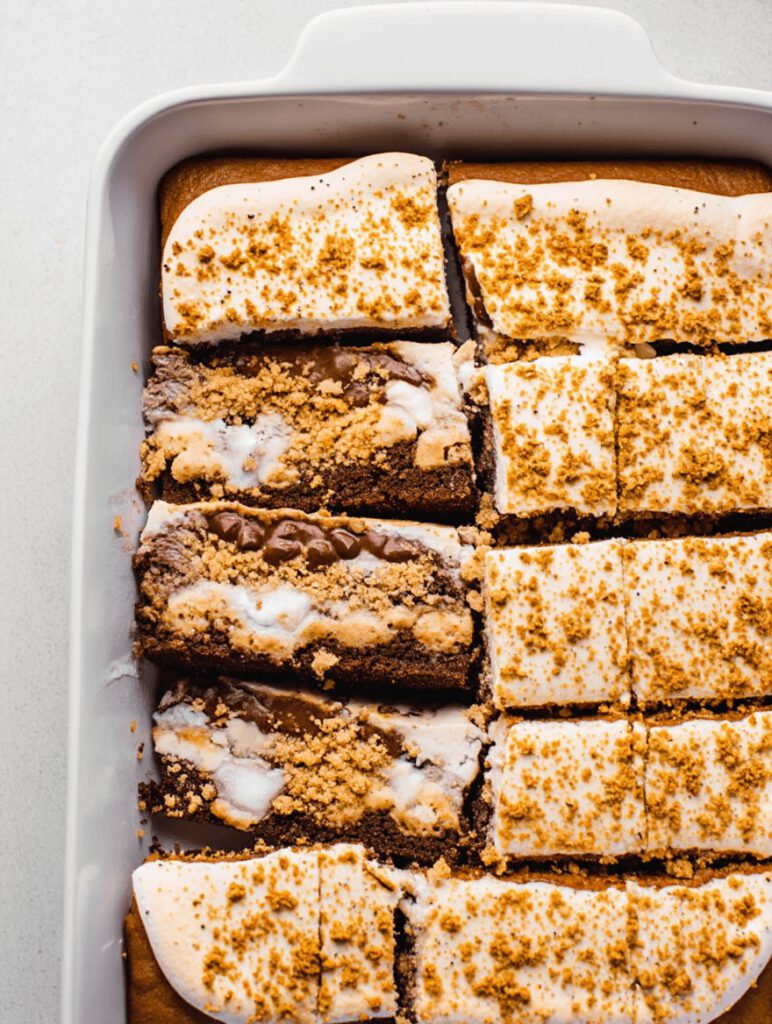 S'mores Graham Cracker Marshmallow Dump Cake 15 96872a42 aa6e 42eb 9ca5 30288224488d resultat
