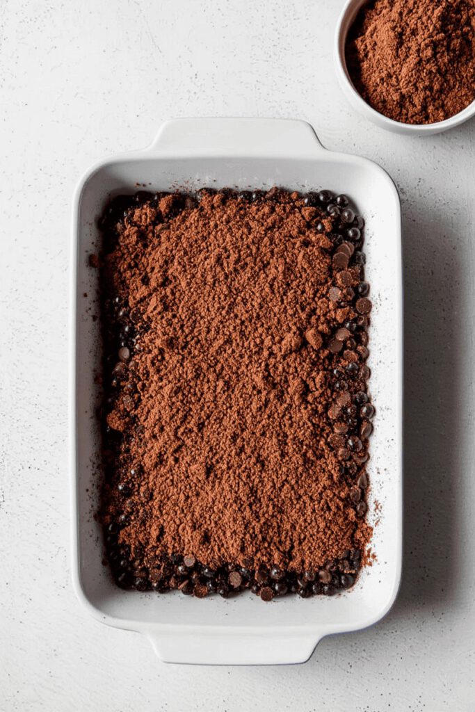 Black Currant Dark Chocolate Dump Cake 7 b7de4d27 dd63 4667 9827 0a354fbc8647 resultat