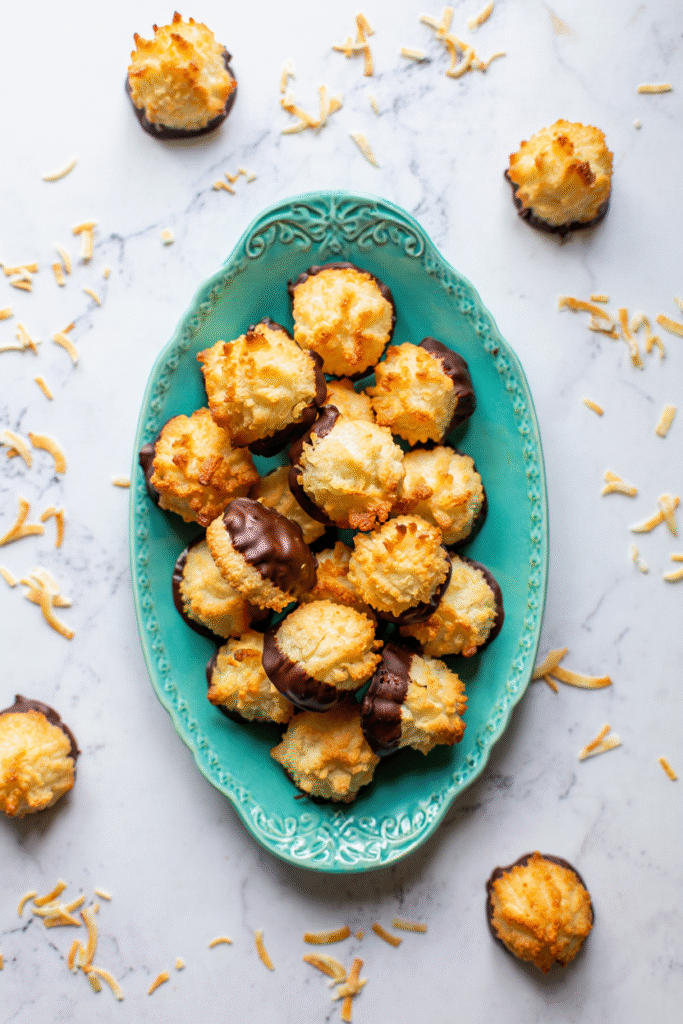 20 Easy Christmas Cookies That Anyone Can Make 14 Coconut Macaroons