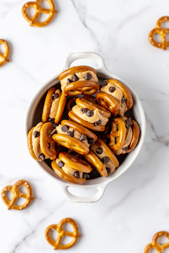20 Easy Christmas Treats Anyone Can Make 18 Peanut Butter Pretzel Bites