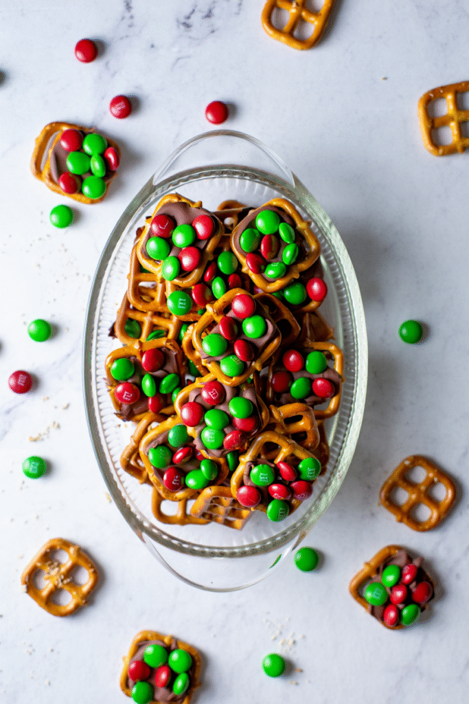 20 Easy Christmas Cookies That Anyone Can Make 18 Pretzel Hugs