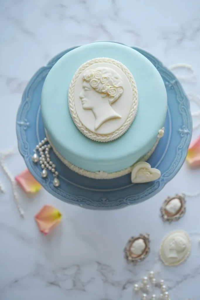 20 Valentine's Day Cake Decorating Ideas That'll Turn Your Bake into Art 8 Victorian Cameo Silhouette Profiles