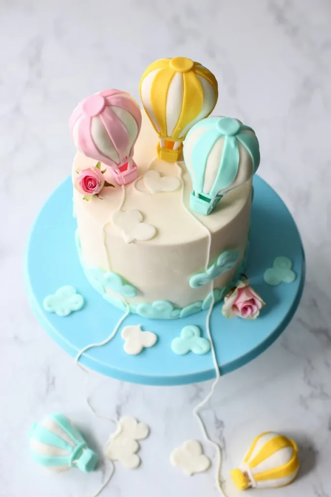 20 Valentine's Day Cake Decorating Ideas That'll Turn Your Bake into Art 19 Whimsical Hot Air Balloon Fondant Figures