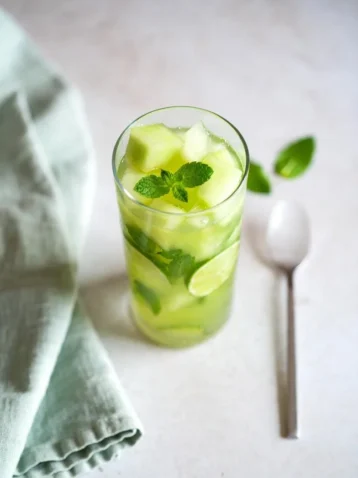 Green Melon Smoothie: Refreshing and Healthy Drink for Summer 3 Green Melon Smoothie