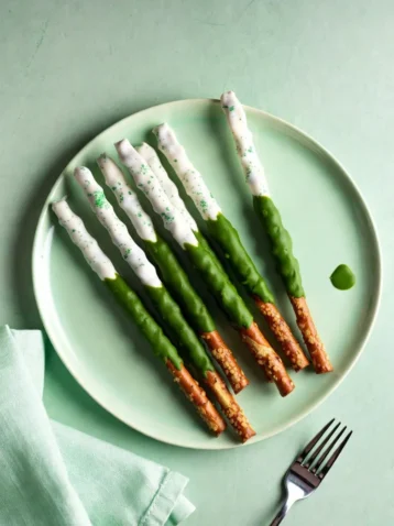 Shamrock Pretzel Rods: A Delicious St. Patrick's Day Treat 6 Shamrock Pretzel Rods