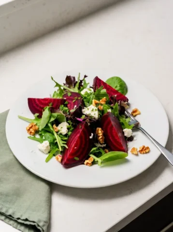Goat Cheese Salad: A Refreshing Mix of Flavors and Textures 5 GoatCheeseSalad