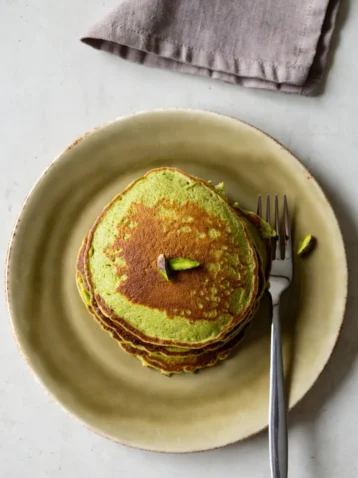 Pistachio Pancakes: Fluffy, Green, and Utterly Delicious Stacked Pancakes 3 PistachioPancakes