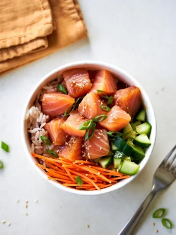 Poke Bowls: A Delicious and Healthy Hawaiian Inspired Dish 7 PokeBowlsHawaiian 1